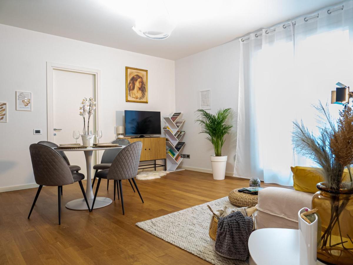 Maison Blanche: Appartamento Elegante Con Parcheggio Privato Мантуя Экстерьер фото