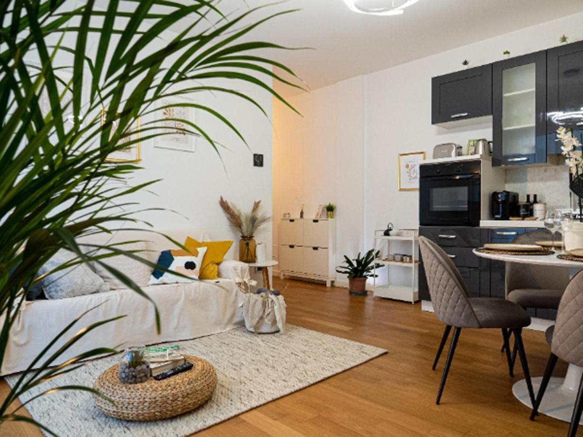 Maison Blanche: Appartamento Elegante Con Parcheggio Privato Мантуя Экстерьер фото